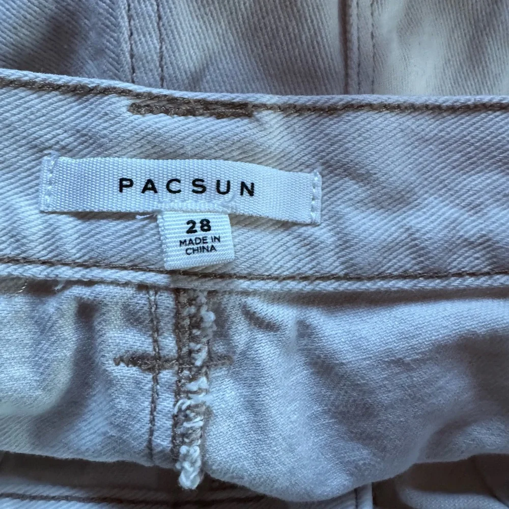 Pacsun Women's Cream Shorts - Picture 4 of 6